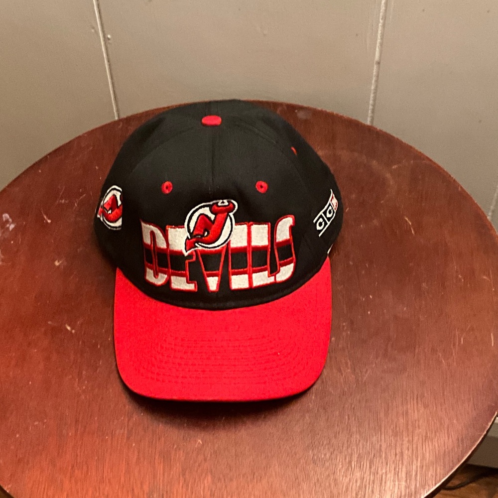 STARTER Black and Red Devils Hat
